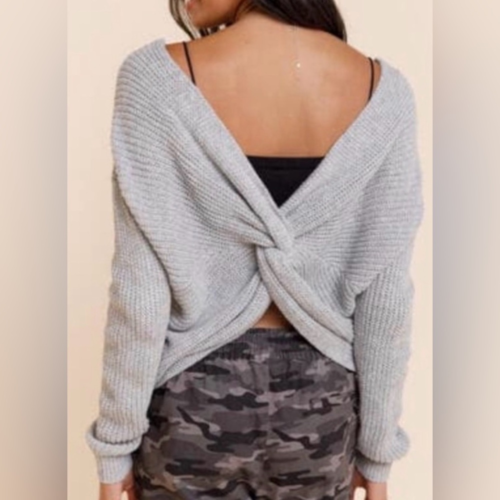 MiAmi  women‎ Gray Knot Back
Sweater Small